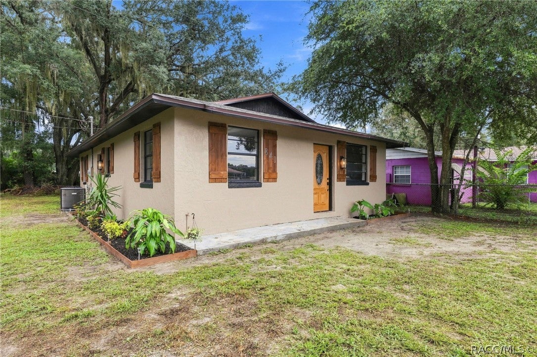 841 7 St, Webster, FL 33597