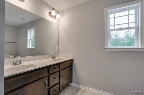 Single Family Residence in Tappahannock VA 113 Logan Way 17.jpg