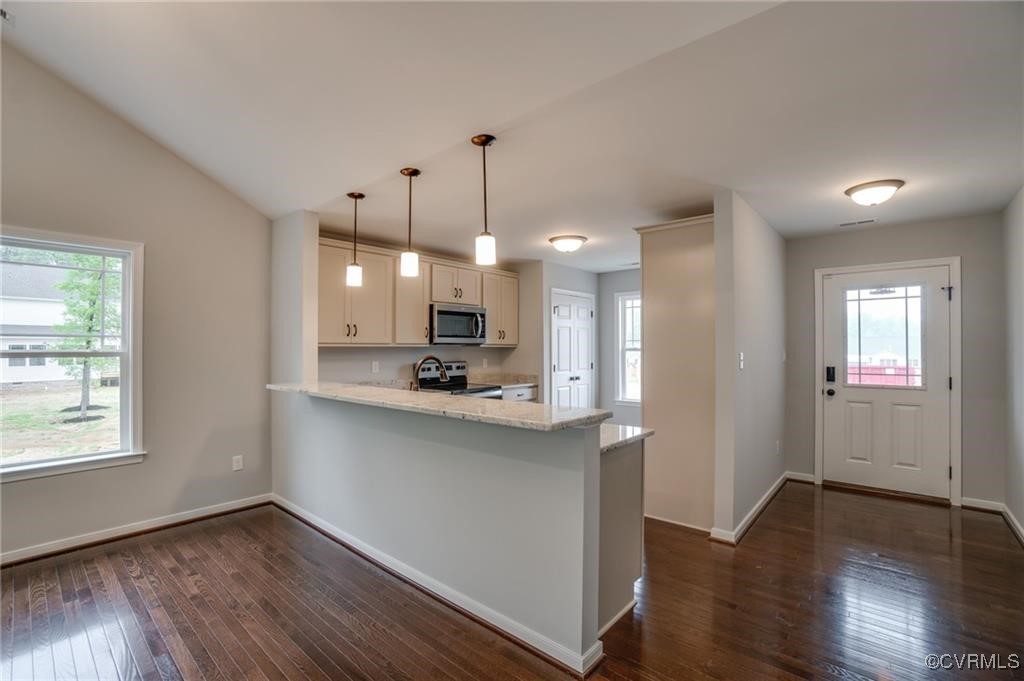 Single Family Residence in Tappahannock VA 113 Logan Way 3.jpg