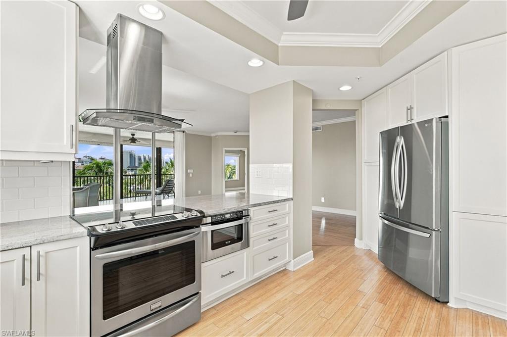 430 Cove Tower Drive 501, Naples, FL 34110 photo