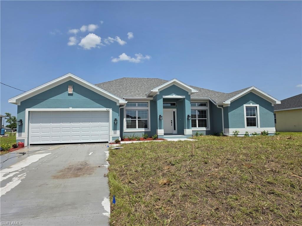 925 8 Pl, Cape Coral, FL 33993