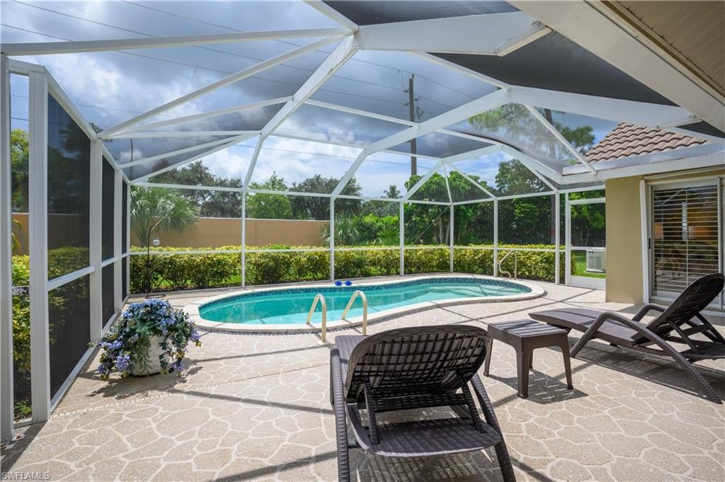 5854 Westbourgh Ct, Naples, FL 34112 photo