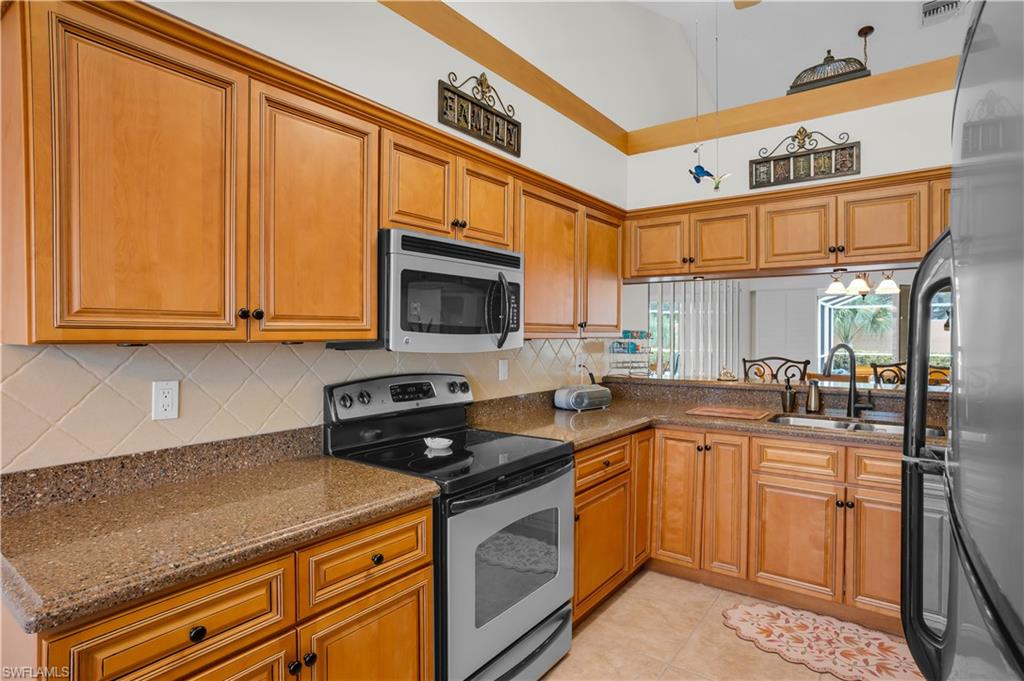 5854 Westbourgh Ct, Naples, FL 34112 photo