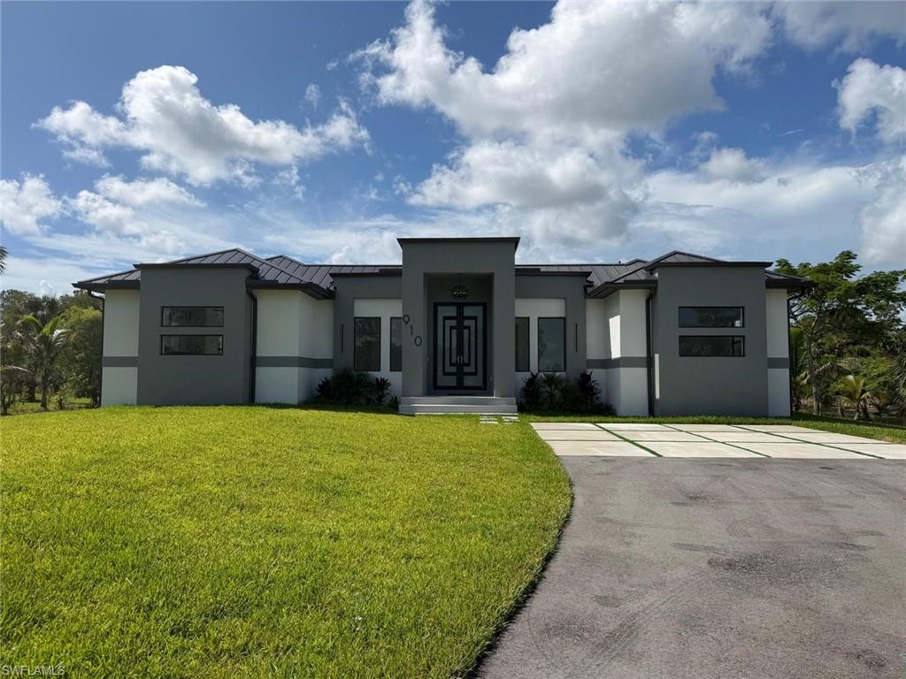 910 Golden Gate Blvd, Naples, FL 34120