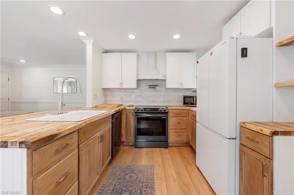 2432 Washington Ave, Naples, FL 34112 photo