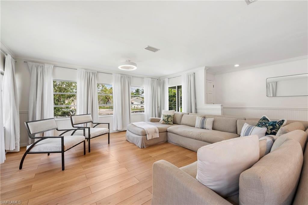 2432 Washington Ave, Naples, FL 34112 photo