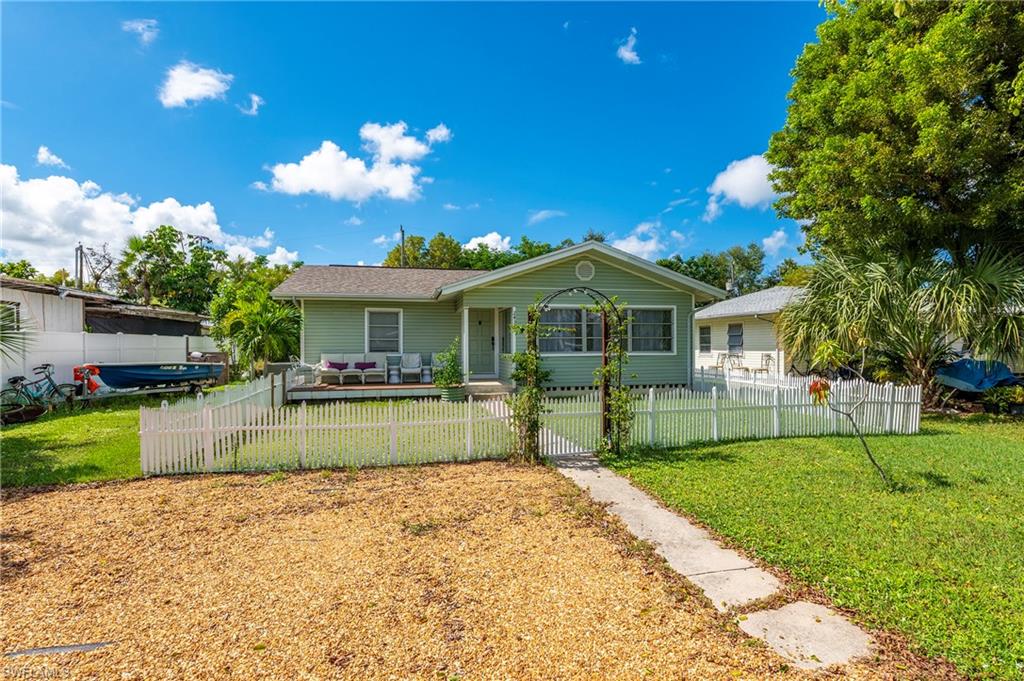 2432 Washington Ave, Naples, FL 34112 photo