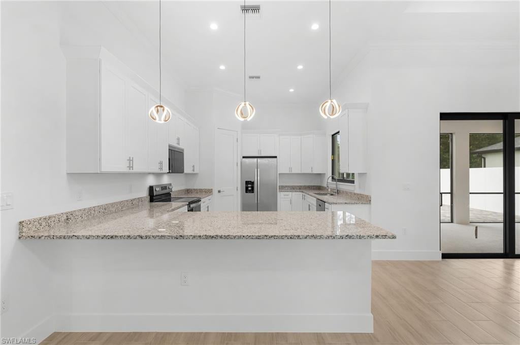 887 6 St, Naples, FL 34117 photo