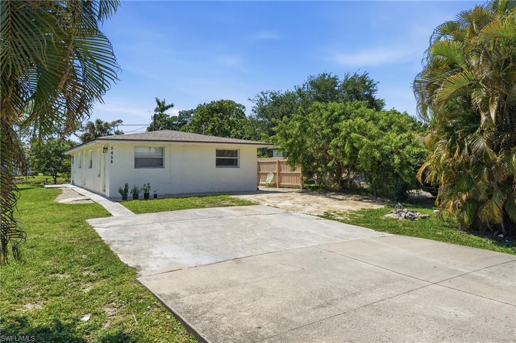 5458 Sholtz St, Naples, FL 34113 photo