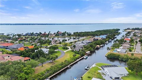 Single Family Residence in NORTH FORT MYERS FL 12601 Apopka CT 48.jpg