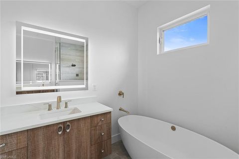 Single Family Residence in NORTH FORT MYERS FL 12601 Apopka CT 25.jpg