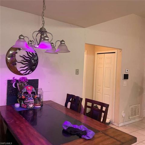 Duplex in LEHIGH ACRES FL 4614 Douglas LN 9.jpg