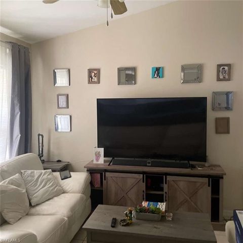 Duplex in LEHIGH ACRES FL 4614 Douglas LN 3.jpg