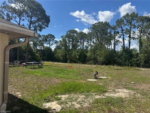 Duplex in LEHIGH ACRES FL 4614 Douglas LN 13.jpg