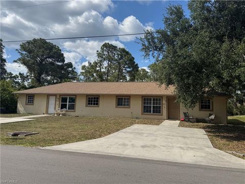 Duplex in LEHIGH ACRES FL 4614 Douglas LN 1.jpg
