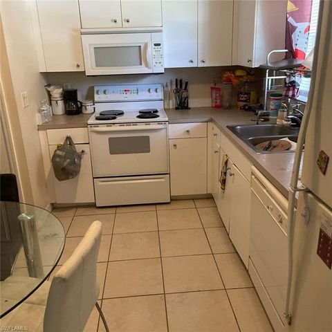 Duplex in LEHIGH ACRES FL 4614 Douglas LN 4.jpg