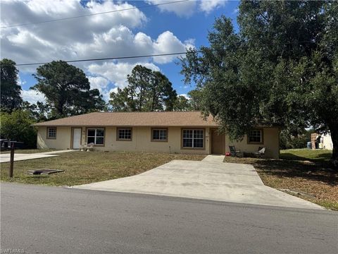 Duplex in LEHIGH ACRES FL 4614 Douglas LN.jpg