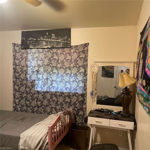 Duplex in LEHIGH ACRES FL 4614 Douglas LN 11.jpg