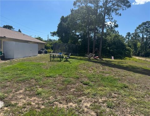 Duplex in LEHIGH ACRES FL 4614 Douglas LN 14.jpg