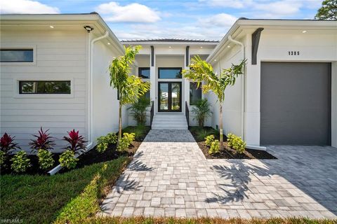 Single Family Residence in MARCO ISLAND FL 1385 Merrimac AVE.jpg