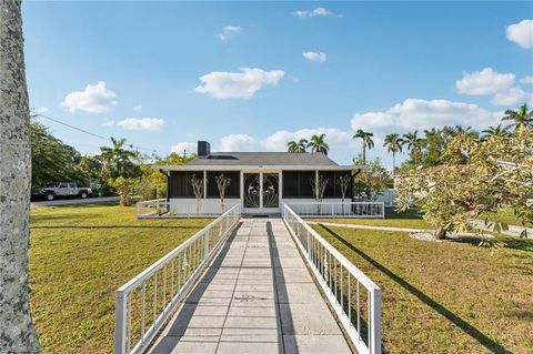 Single Family Residence in FORT MYERS FL 3829 Edgewood AVE.jpg