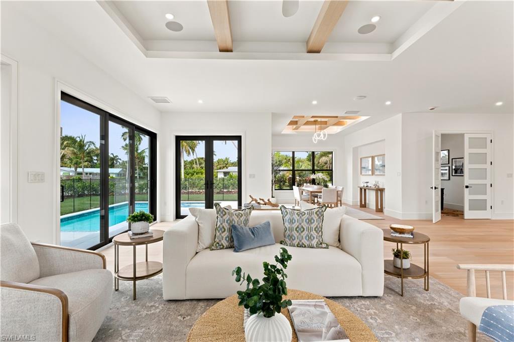2200 11 St, Naples, FL 34103