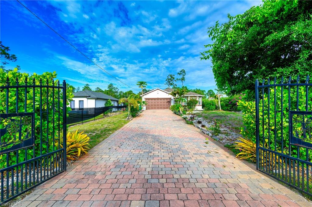 4457 12 St, Naples, FL 34120