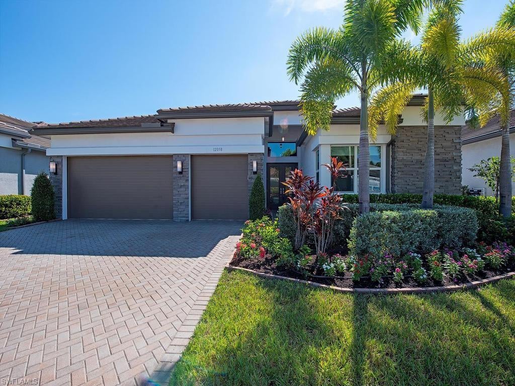 12058 Mimosa St, Naples, FL 34120 photo