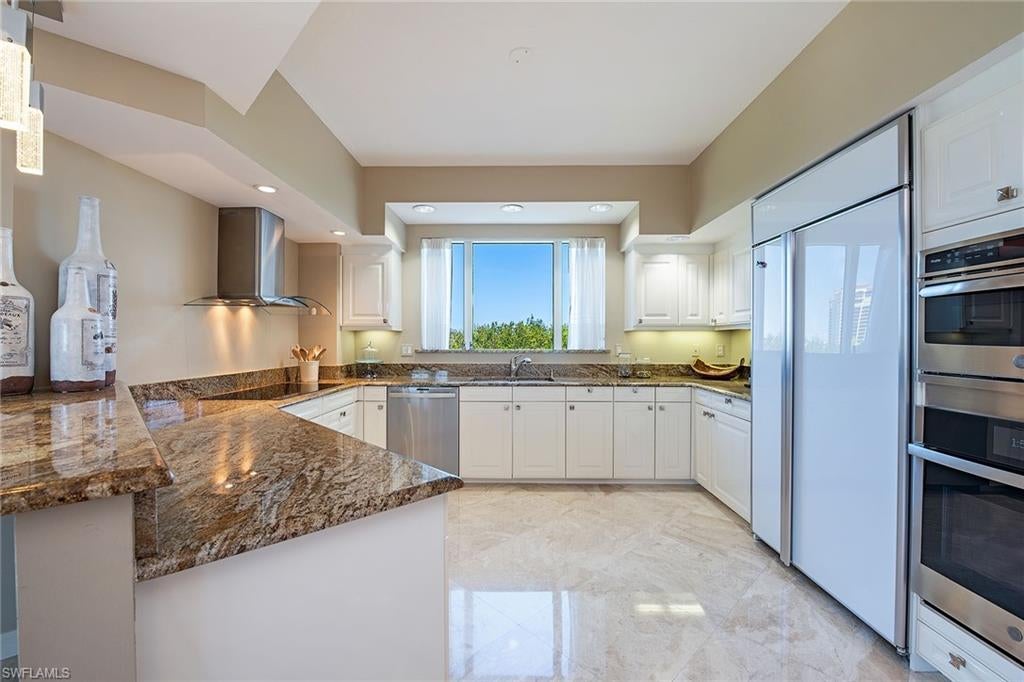 8990 Bay Colony Drive 403, Naples, FL 34108 photo
