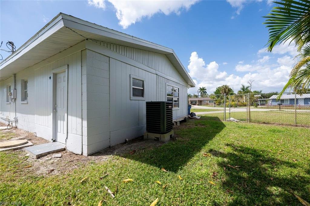 4631 New Haven Dr, Fort Myers, FL 33908 photo