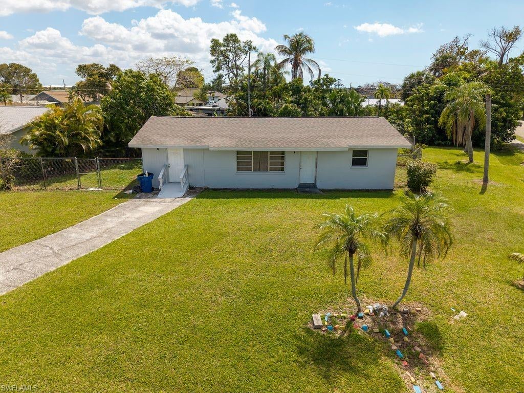 4631 New Haven Dr, Fort Myers, FL 33908 photo