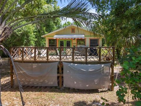 Single Family Residence in NORTH FORT MYERS FL 18780 Lost LN.jpg