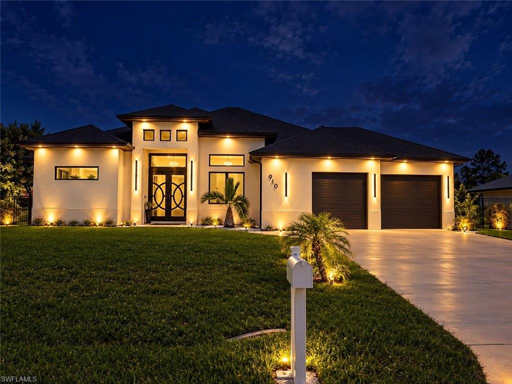 910 Venice Ave, Lehigh Acres, FL 33971