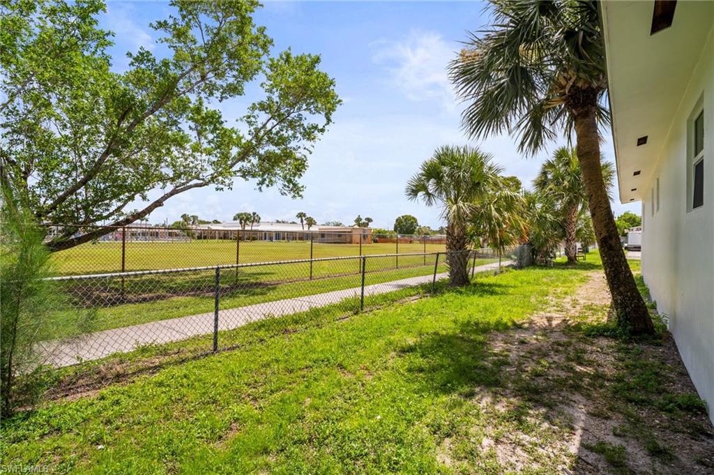 2316 Bayside St, Naples, FL 34112 photo