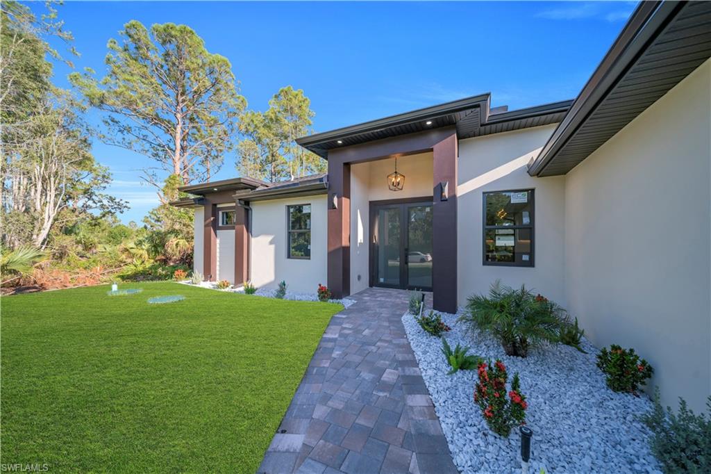 2813 40 St, Lehigh Acres, FL 33971