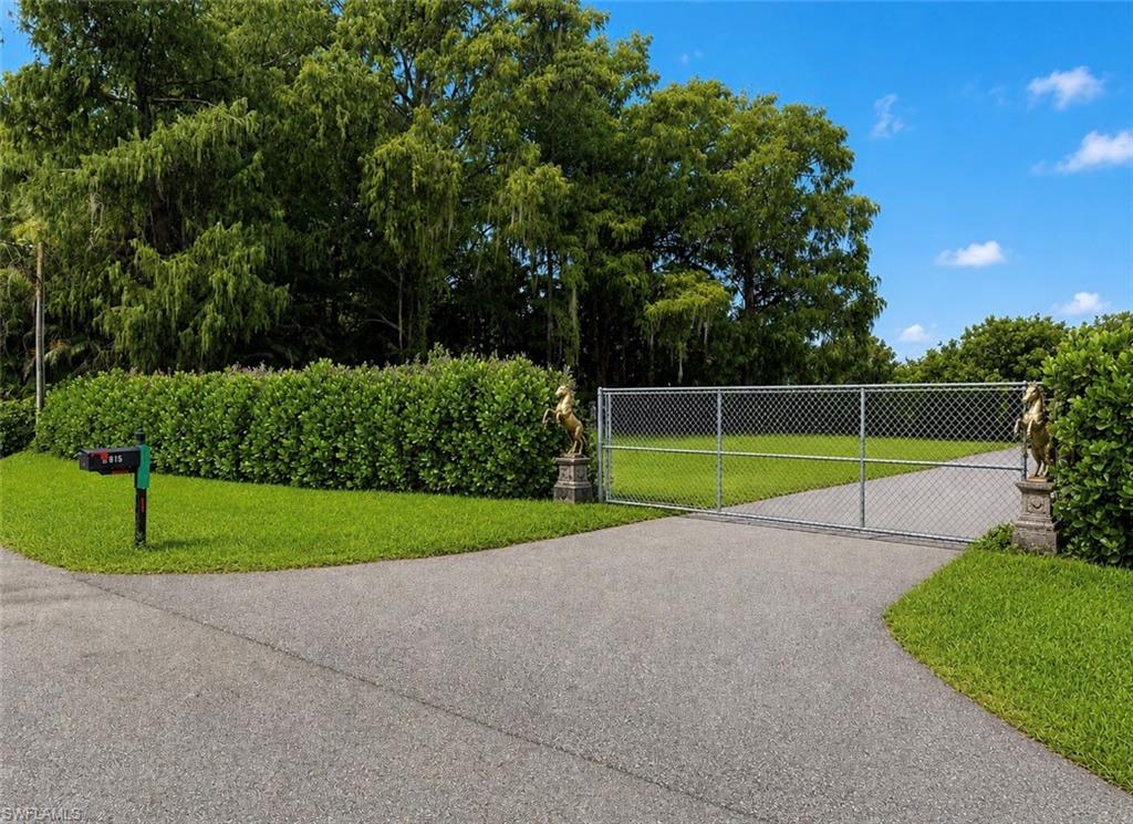 565 6 St, Naples, FL 34117 photo