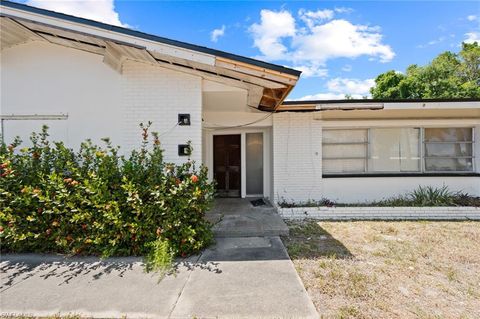 Single Family Residence in FORT MYERS FL 10300 McGregor BLVD.jpg