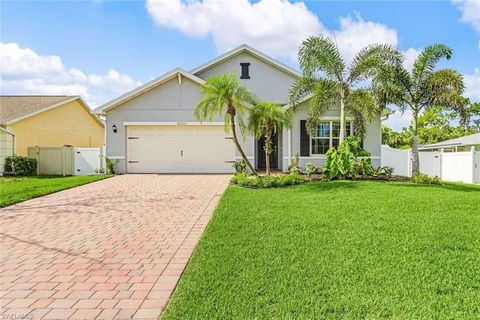 Single Family Residence in BONITA SPRINGS FL 10125 Sunshine DR.jpg