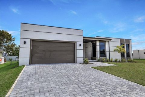 Single Family Residence in CAPE CORAL FL 105 SW 37th PL.jpg