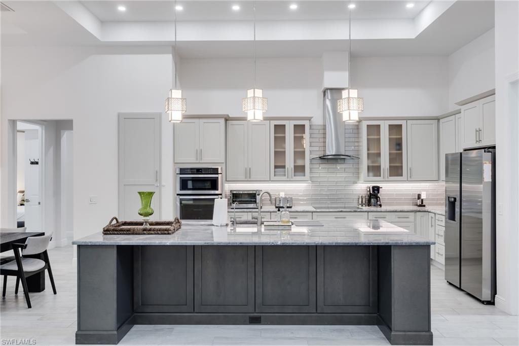 6423 Livingston Woods Ln, Naples, FL 34109 photo