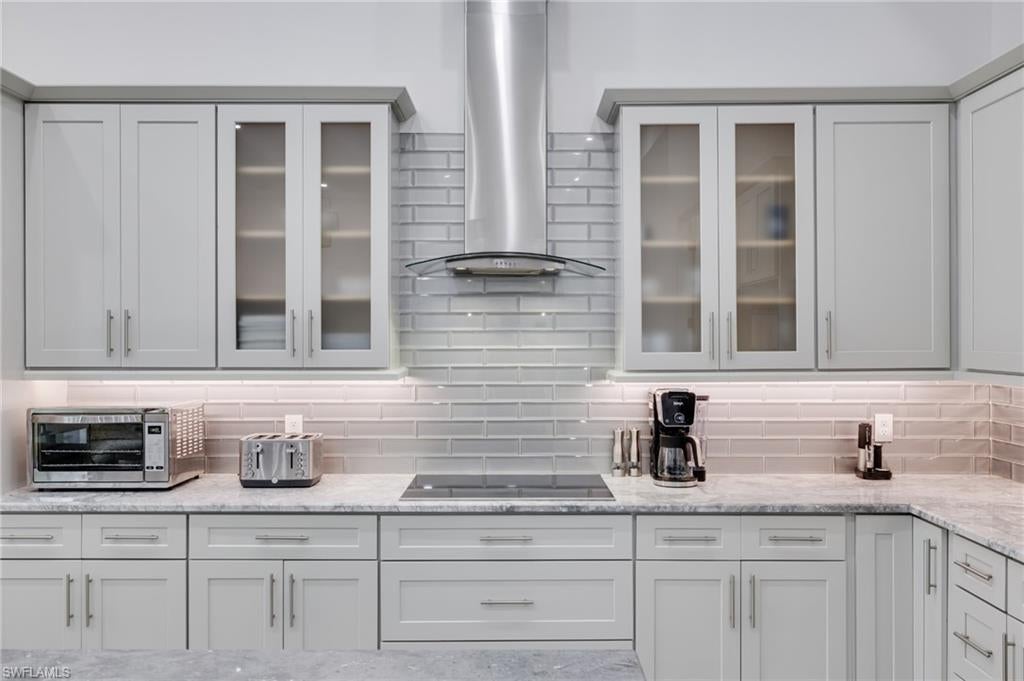 6423 Livingston Woods Ln, Naples, FL 34109 photo