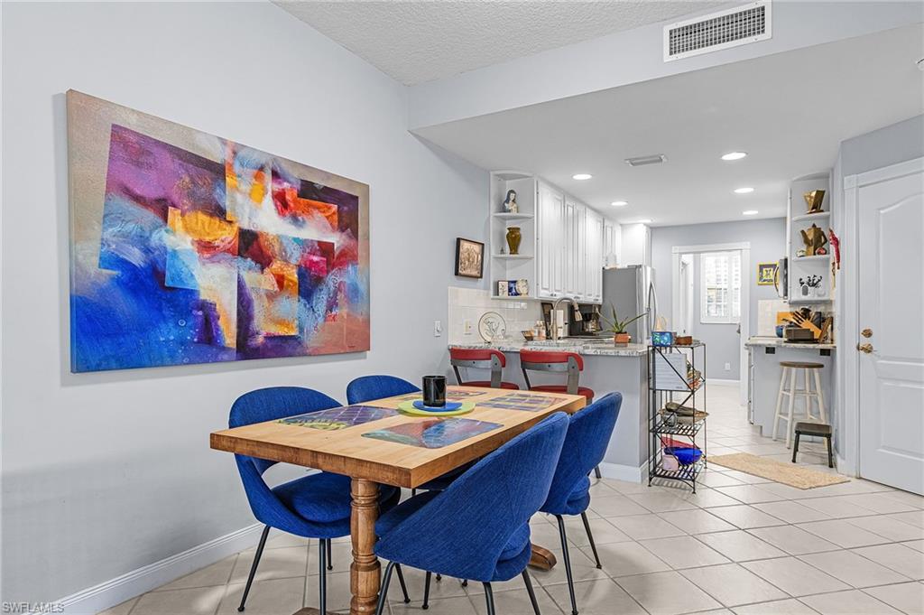 5733 Cove Cir, Naples, FL 34119 photo