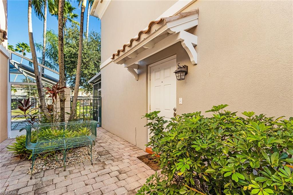 5733 Cove Cir, Naples, FL 34119 photo