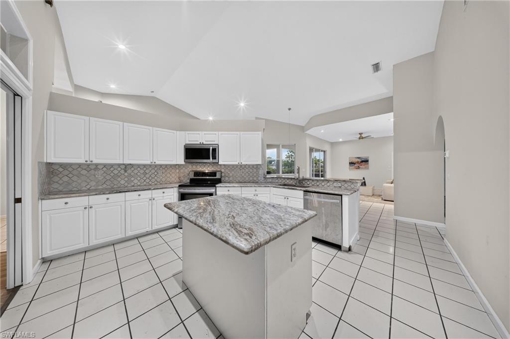 2628 White Cedar Ln, Naples, FL 34109 photo