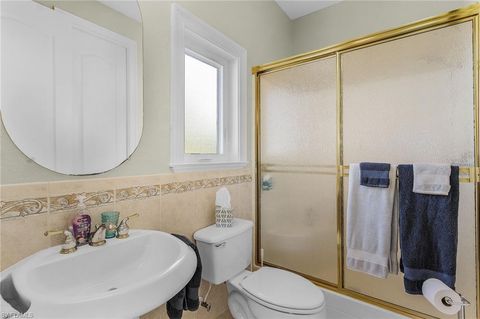 Single Family Residence in ALVA FL 21090 Captain Nelson CT 13.jpg