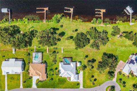 Single Family Residence in ALVA FL 21090 Captain Nelson CT 40.jpg