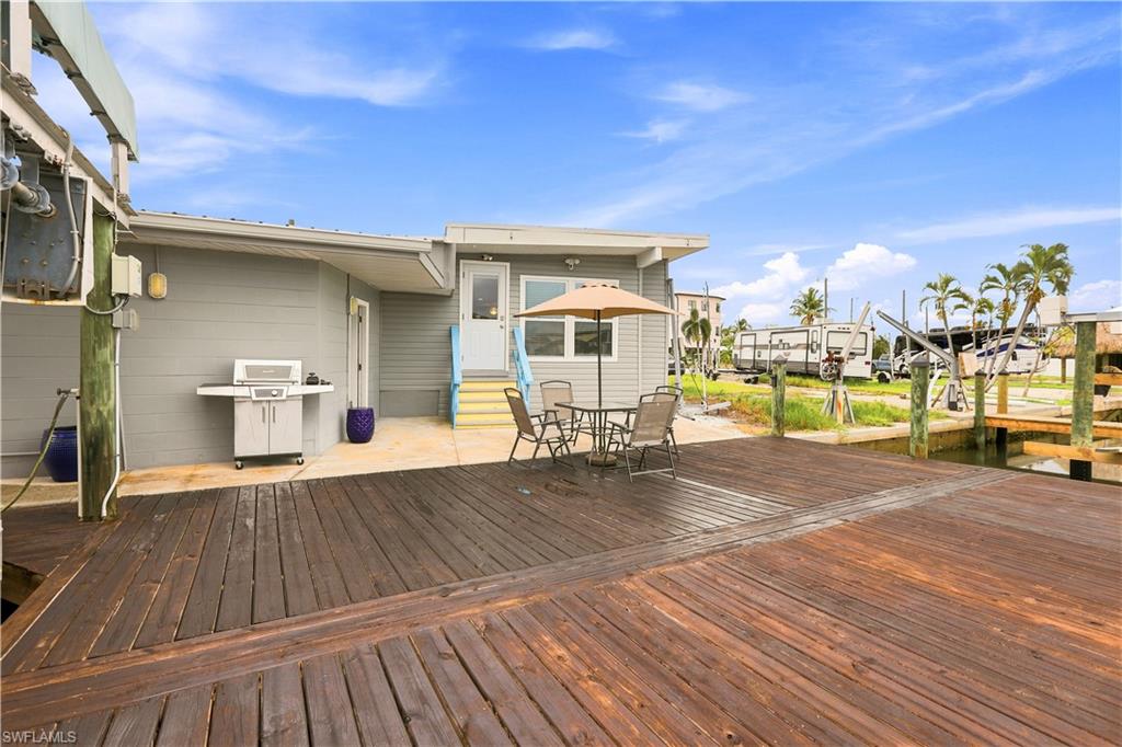 3827 Coconut Dr, Saint James City, FL 33956 photo