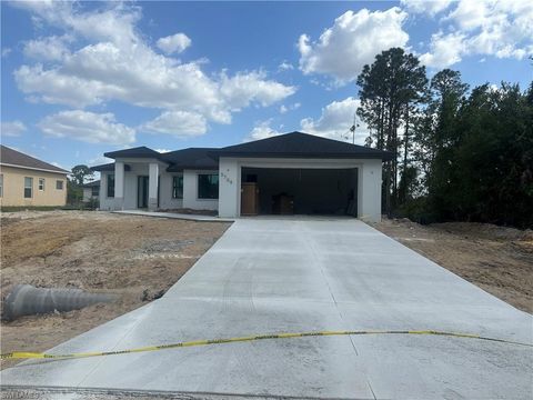 Single Family Residence in LEHIGH ACRES FL 3709 6th ST.jpg