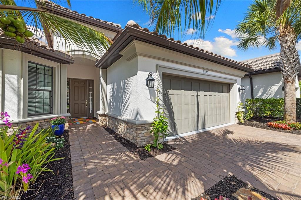 8685 Dilillo Ct, Naples, FL 34119 photo