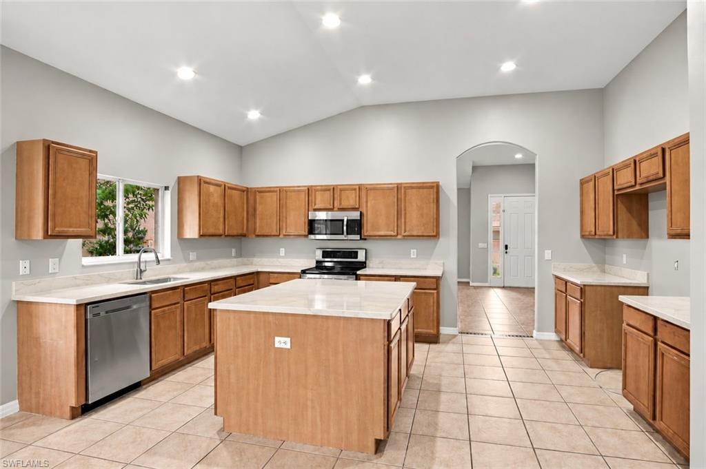 2022 Fairmont Ln, Naples, FL 34120 photo